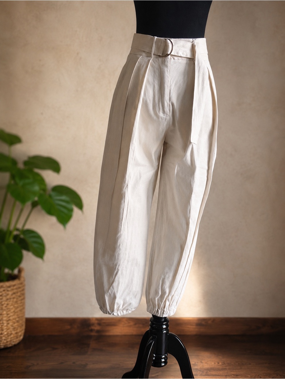 Tularosa Neutral Cream High-Rise Pleated Belted Jogger Capris